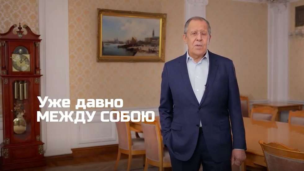 "Por é que estão a fazer barulho, caluniadores? Porque é que nos estão a ameaçar com um anátema?", começa por questionar Sergei Lavrov