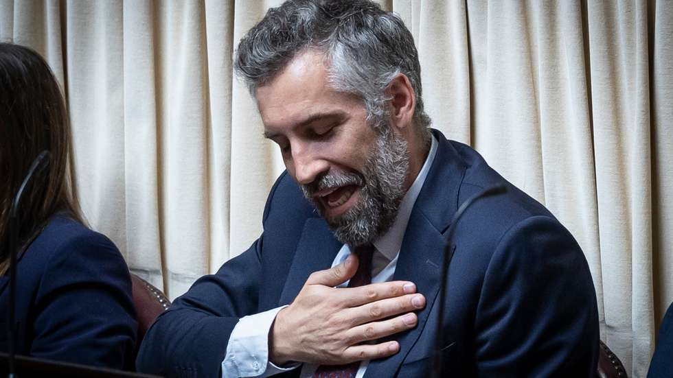 Entre previsões e realidade, Pedro Nuno Santos diz que ficam 4,4 mil milhões por chegar à economia.