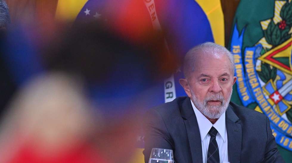 epa11301385 President of Brazil Luiz Inacio Lula da Silva listens during a meeting with indigenous leaders of the Acampamento Terra Livre (Free Land Camp) at the Planalto Palace in Brasilia, Brazil, 25 April 2024. Indigenous people are demanding from Lula the demarcation of their lands which was a campaign pledge before becoming president.  EPA/Andre Borges