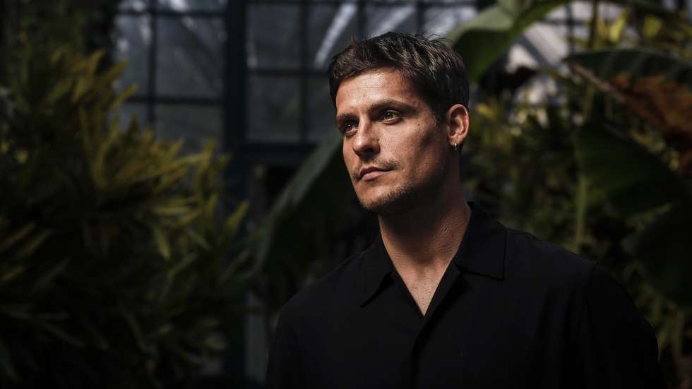 O ator Carloto Cotta posa para a fotografia durante a entrevista ao elenco de “Diamantino”, longa metragem premiada na Quinzena dos Realizadores em Cannes e com estreia para dia 4 de abril, em Lisboa, 28 de março de 2019. (ACOMPANHA TEXTO DE 30/03/2019) RODRIGO ANTUNES/LUSA