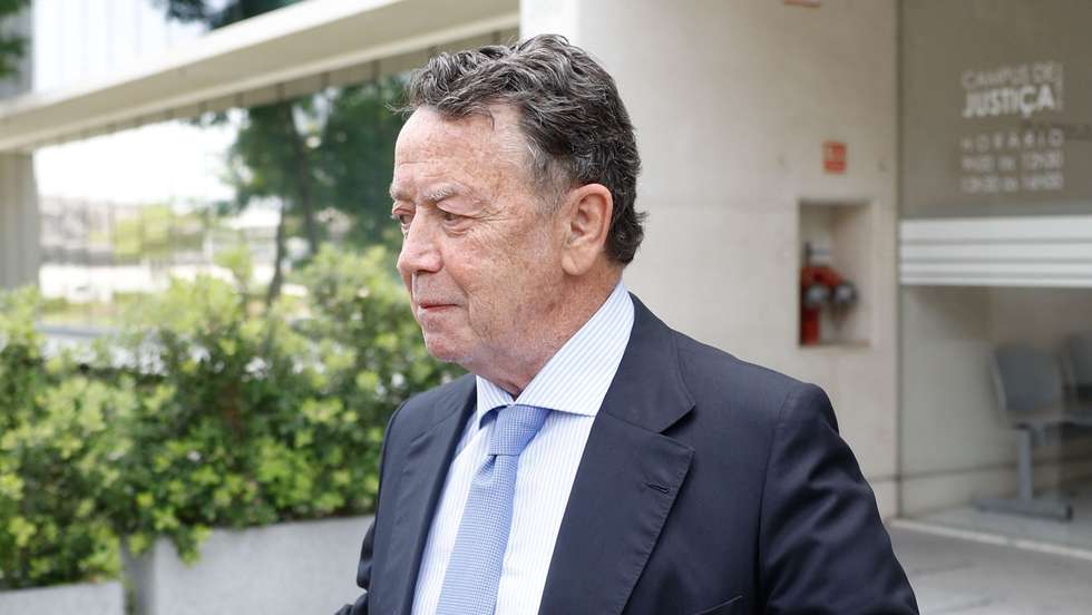 O antigo ministro da Economia, Manuel Pinho, à saída do Campus de Justiça, onde ouviu a leitura do acórdão do caso EDP, no Parque das Nações, em Lisboa, 06 de junho de 2024. Manuel Pinho foi condenado a uma pena de 10 anos e de seis anos. O coletivo de juízes presidido pela magistrada Ana Paula Rosa, do Juízo Central Criminal de Lisboa, condenou ainda a mulher do ex-governante, Alexandra Pinho, a uma pena de quatro anos e oito meses, suspensa na execução. ANTÓNIO PEDRO SANTOS/LUSA