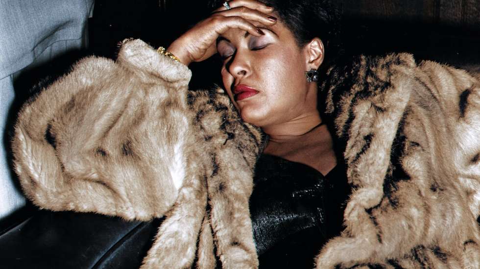Billie Holiday no documentário de James Erskine "Billie", sobre a vida da cantora