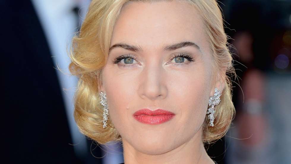 A cena foi gravada 4 vezes e entre cada take, Winslet retocava-se a si própria e a Dicaprio, visto que a equipa responsável pela maquilhagem não tinha acesso ao lugar onde estavam