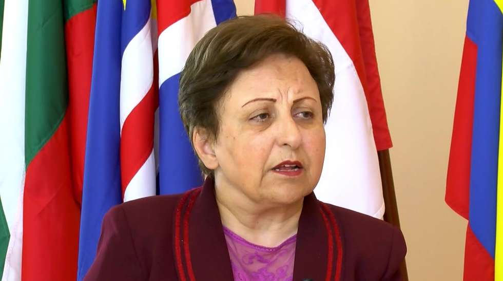 Ebadi é uma das duas mulheres iranianas laureadas com o Nobel da Paz, juntamente com a ativista Narges Mohammadi