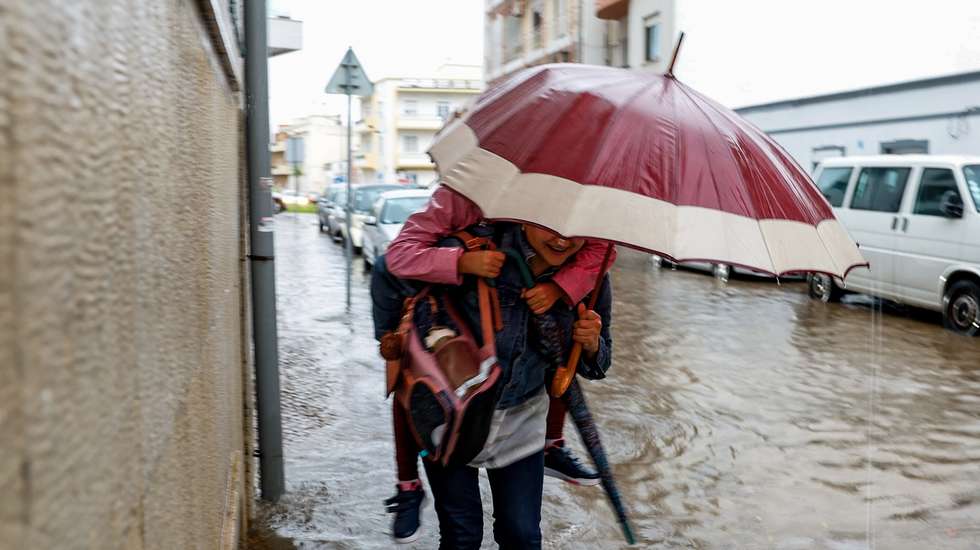 O mau tempo provocou inundações na baixa de Faro, 17 de outubro de 2023. LUÍS FORRA/LUSA