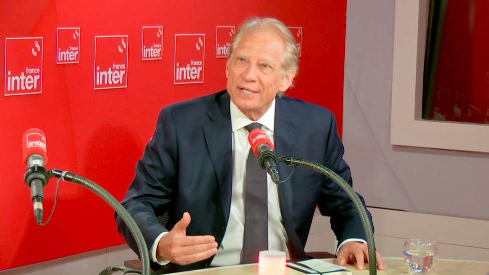 O ex-primeiro-ministro françês Dominique de Villepin em entrevista à rádio francesa France Inter