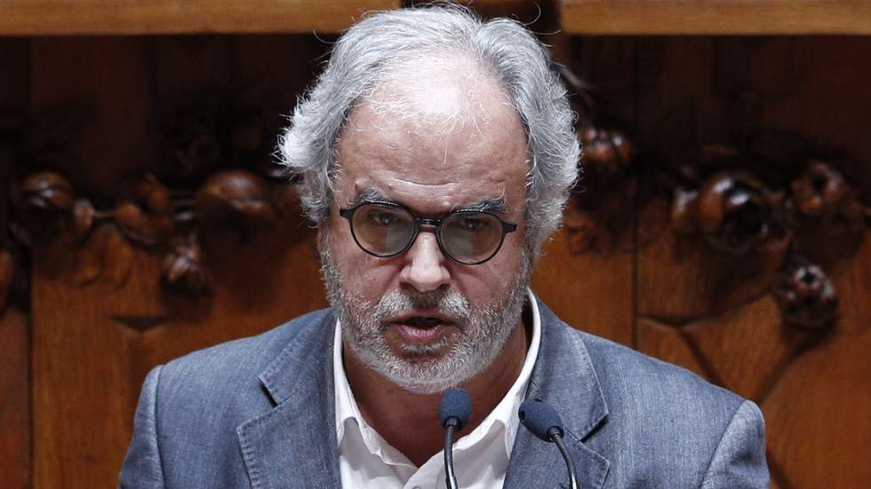O deputado do Bloco de Esquerda (BE), José Manuel Pureza, intervém durante o debate sobre o enriquecimento injustificado, que decorreu na Assembleia da República em Lisboa, 25 de junho de 2021.  ANTÓNIO COTRIM/LUSA