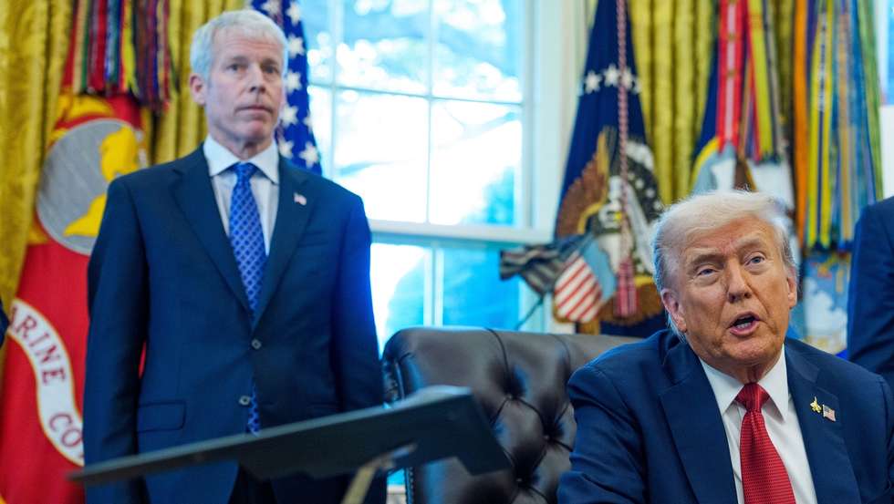 epa12435760 US President Donald J Trump gives remarks with US Secretary of Energy Chris Wright and US Secretary of the Interior and Chair, National Energy Council and White House Energy Czar Doug Burgum looking on, after President Trump signed an executive order regarding Alaskan mining in the Oval Office of the White House in Washington, DC, USA, 06 October 2025.  EPA/Aaron Schwartz - Pool via CNP / POOL