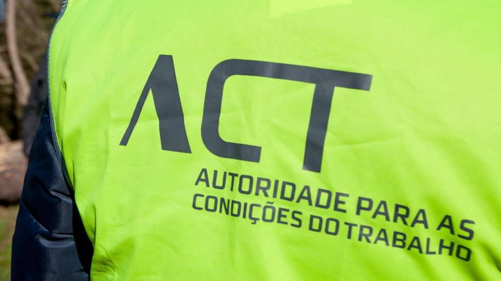 A psicóloga Tânia Duarte afirma que "para algumas gerações, o assédio era comum e a pessoa nem percebia bem se nalguns casos era normal"