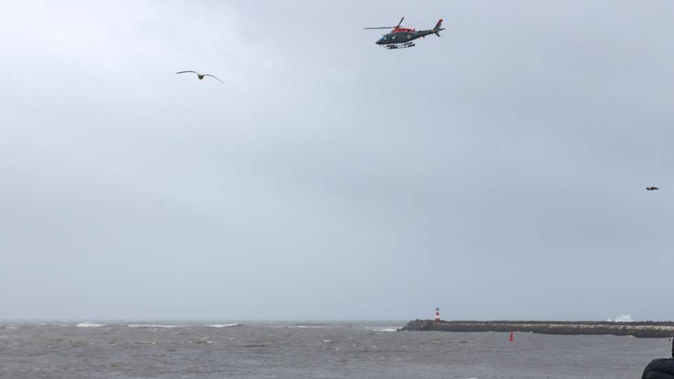 Saída da barra da Figueira da Foz, onde um cargueiro está à deriva e corre o risco de naufragar depois de ter perdido o leme, alegadamente por ter batido no fundo devido à acumulação de areias, Figueira da Foz, 26 de janeiro de 2026. PAULO NOVAIS/LUSA