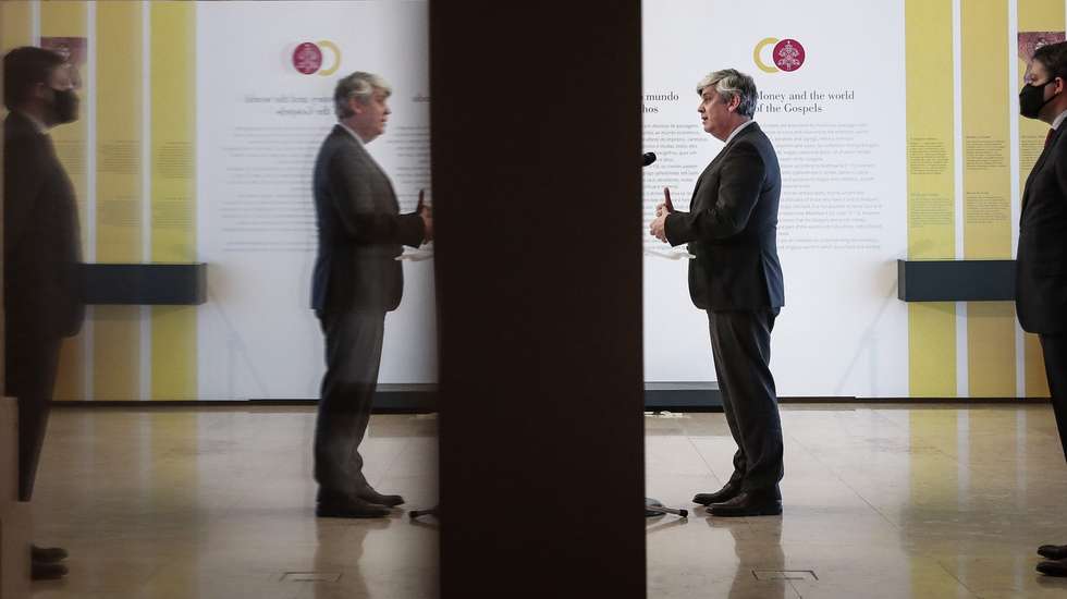 O governador do Banco de Portugal (BdP), Mário Centeno, participa numa sessão sobre serviços mínimos bancários, em Lisboa, 12 de fevereiro de 2021. MÁRIO CRUZ/LUSA