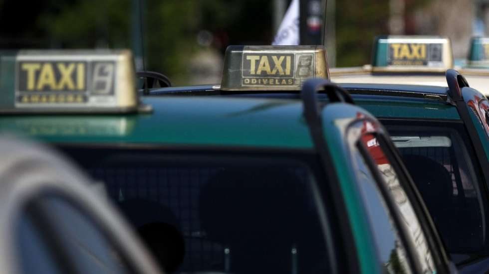Período de adaptação à proibição de circulação de táxis com mais de 10 anos prorrogado até 2025, revela Governo