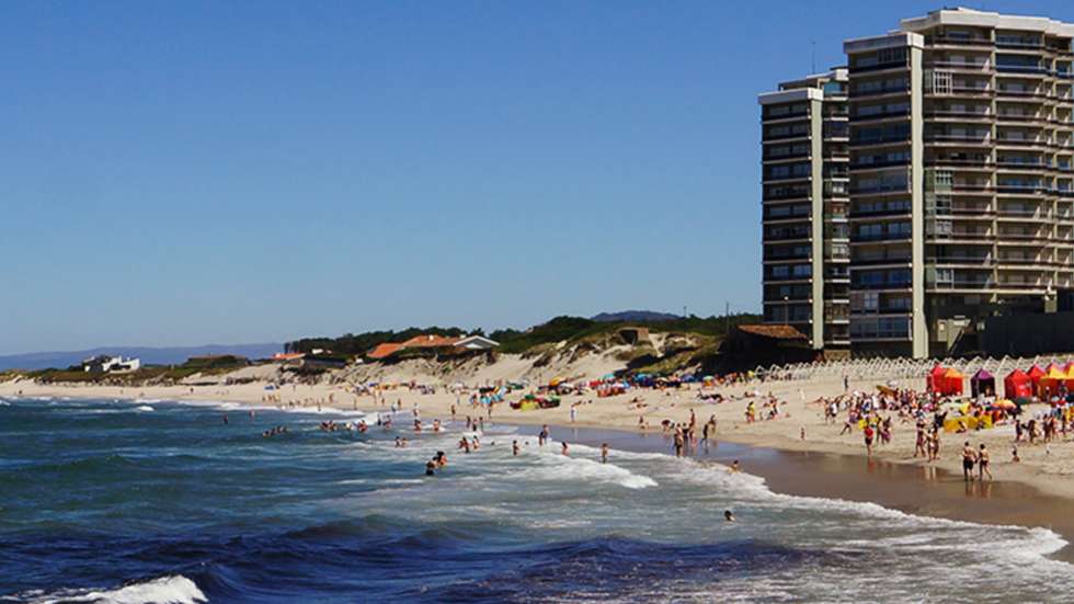 Um homem de 64 anos morreu esta sexta-feira de tarde na praia das Pedrinhas, em Esposende, no distrito de Braga
