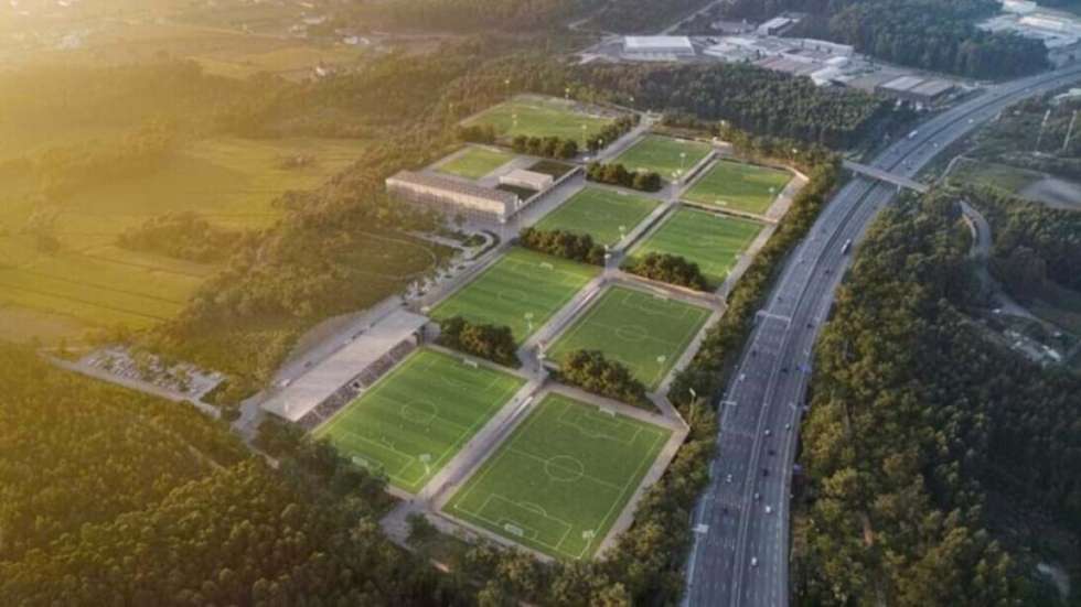 António Silva Tiago, presidente da Câmara Municipal da Maia, garantiu que foi a autarquia e não o FC Porto a escolher o arquiteto Manuel Salgado para o desenvolvimento do projeto da nova Academia do FC Porto