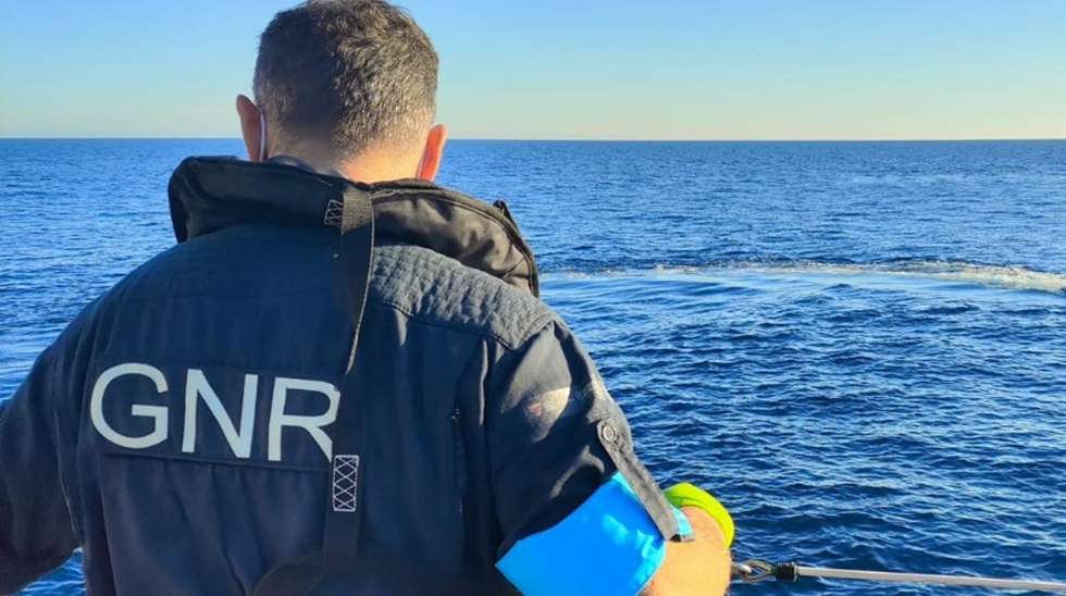 A GNR indicou que a missão de patrulhamento e vigilância da costa é levada a cabo diariamente