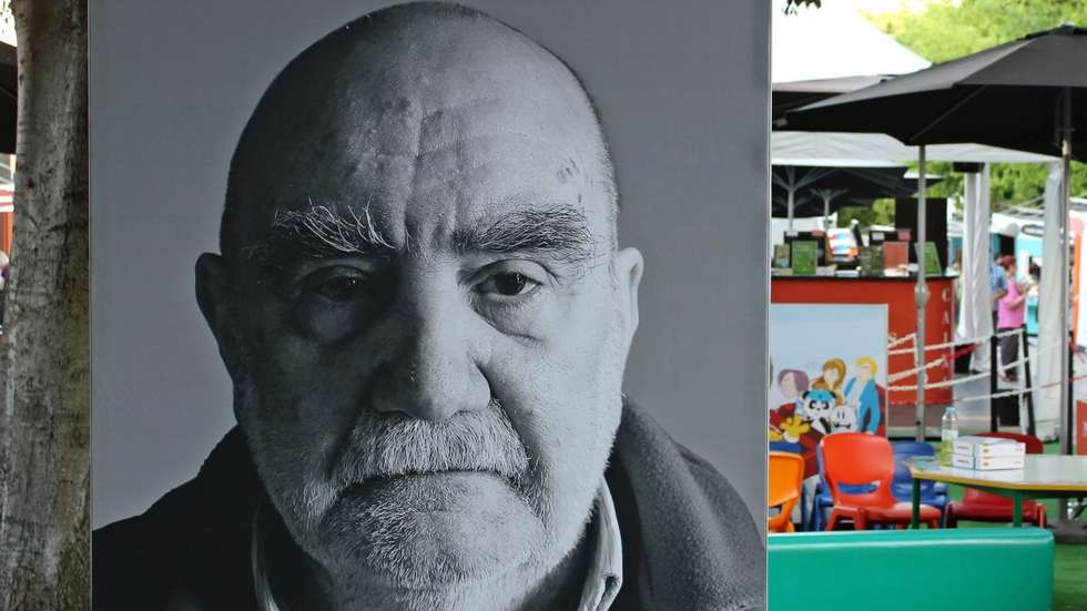 A exposição apresentará também as edições independentes de "Poemacto" e "Flash", assim como a primeira edição de "Apresentação do Rosto", livro proibido e mandado confiscar pela PIDE