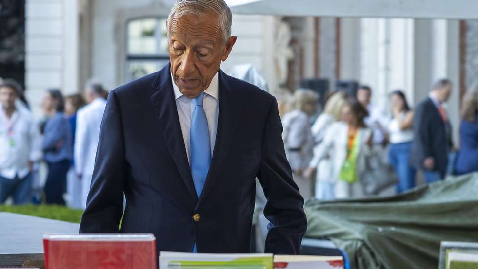 O Presidente da República, Marcelo Rebelo de Sousa, durante uma visita à Festa do Livro em Belém, que decorre até 28 de setembro, nos jardins do Palácio de Belém, em Lisboa, 25 de setembro de 2025. JOSÉ SENA GOULÃO/LUSA