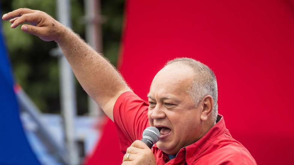 epa12148451 Venezuela's Minister of the Interior and Justice, Diosdado Cabello (C), delivers a speech at a demonstration in Caracas, Venezuela, 31 May 2025. Chavismo held a march in Caracas to celebrate its victory in last Sunday's regional and legislative elections, in which the electoral body awarded it 23 of 24 governorships and 253 of a total of 285 seats.  EPA/MIGUEL GUTIERREZ