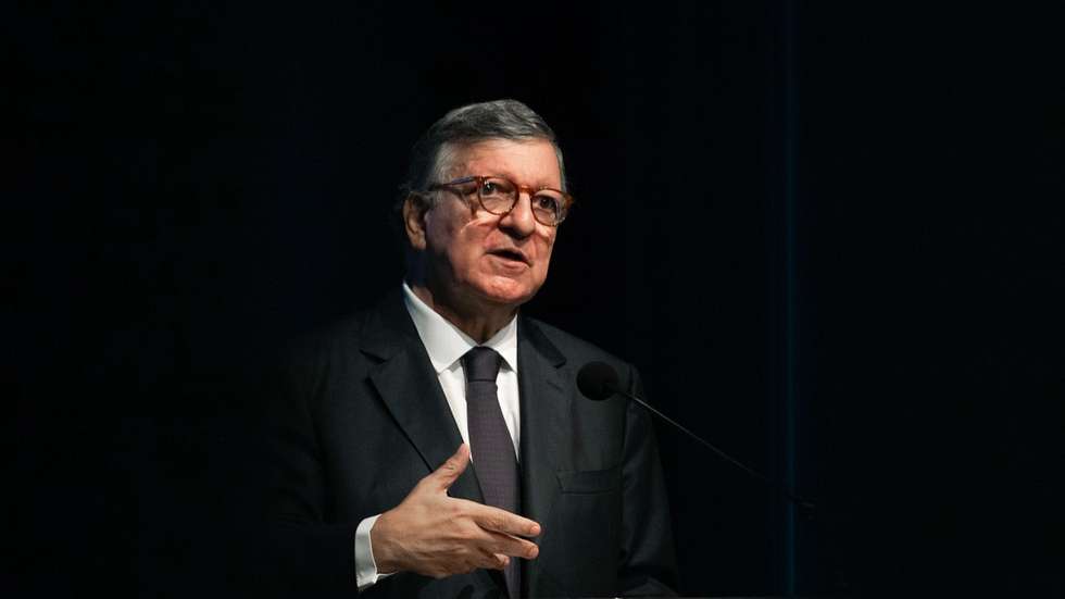 Antigo presidente da Comissão Europeia. José Manuel Durão Barroso, intervém durante o encerramento da Sister Cities Summit, organizada pela FLAD, em parceria com o Governo dos Açores, no âmbito das comemorações dos seus 40 anos, Ponta Delgada, Açores, 27 de Junho de 2025. EDUARDO COSTA/LUSA