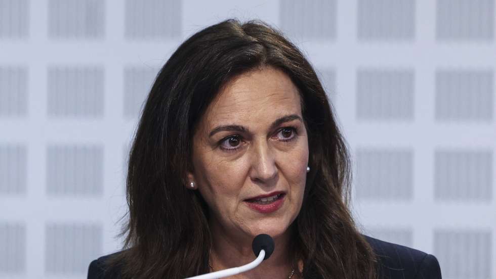 A ministra da Justiça, Rita Alarcão Júdice, usa da palavra durante a cerimónia de posse dos novos diretores-Adjuntos do Centro de Estudos Judiciários e sessão de encerramento do 1.º Ciclo dos Cursos de Formação Inicial de Magistrados 2024/2025, no Centro de Estudos Judiciários em Lisboa, 15 de julho de 2025. TIAGO PETINGA/LUSA