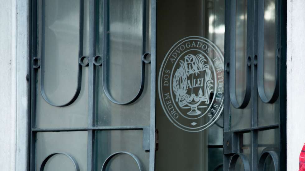 A bastonária recordou que qualquer contratação será sujeita a concursos públicos