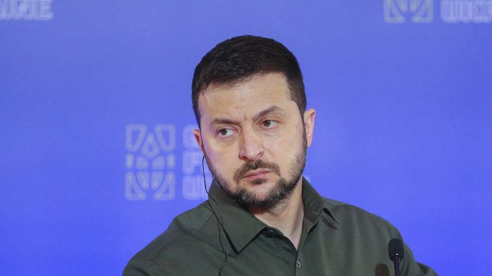 epa10330370 Ukrainian President Volodymyr Zelensky speaks during a joint press conference following a meeting of top EU politicians in Kyiv, Ukraine, 26 November 2022. The top European politicians arrived in Ukraine to take part in the International Summit of Food Security within the framework of the 'Grain from Ukraine' humanitarian program to get food from Ukraine to Africaâ€™s poorest countries amid the Russian invasion.  EPA/SERGEY DOLZHENKO