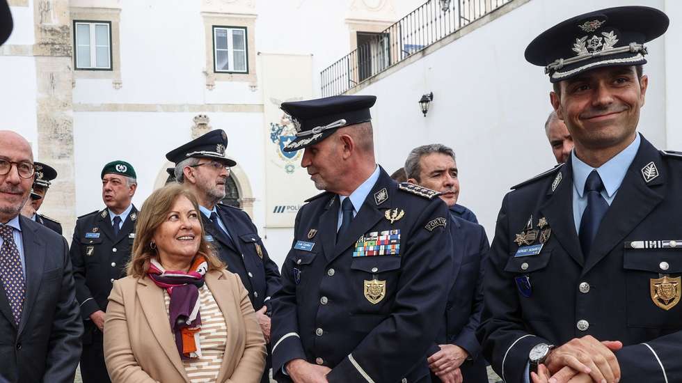 A ministra da Administração Interna, Margarida Blasco, durante a cerimónia de entrega de viaturas à Polícia de Segurança Pública, na Direção Nacional da Polícia de Segurança Pública, em Lisboa, 19 de dezembro de 2024.  TIAGO PETINGA/LUSA