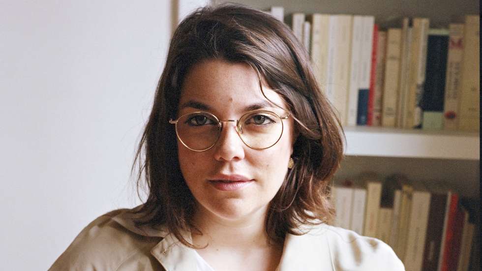 A autora francesa apanha bem um certo desnorte inerente à paixão, e ainda a forma como esta não parece ser capaz de co-existir com qualquer elemento