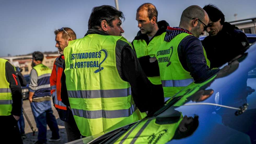 Estão em causa alegadas violações do direito à greve nos últimos três anos, pelas empresas que operam no porto de Lisboa, ao colocarem trabalhadores de empresas terceiras a realizar trabalho abrangido pelos pré-avisos de greve
