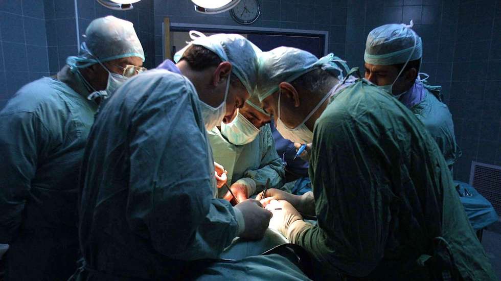 O transplante ocorreu em 14 de julho, num homem de 57 anos, Maurice Miller, que entrou em morte cerebral e foi colocado em suporte de vida após a família ter concordado doar o corpo para a investigação científica