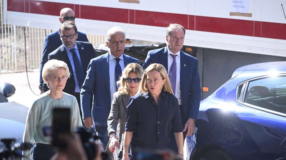 “A imigração irregular é um desafio europeu que precisa de uma resposta europeia”, disse Ursula von der Leyen à imprensa na ilha italiana