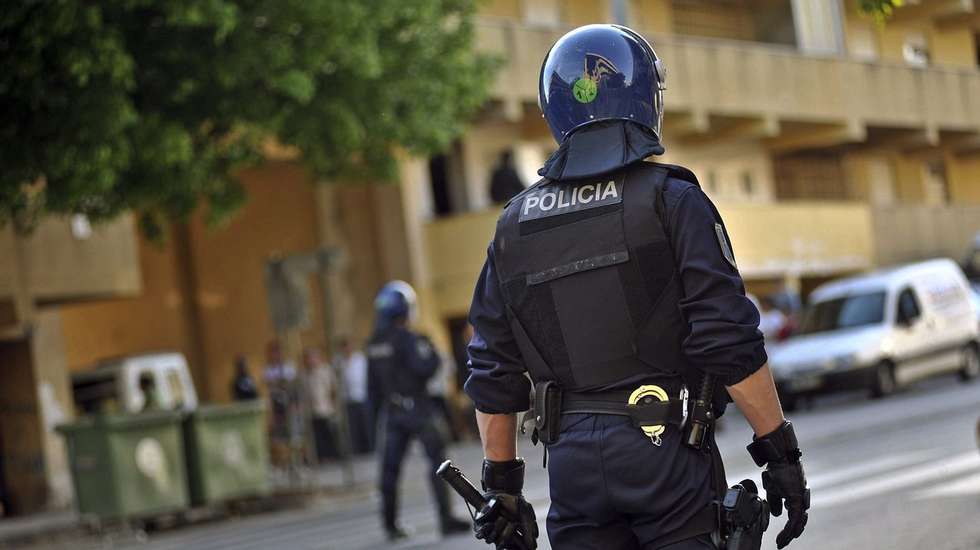 Esta proposta visa dar prioridade aos julgamentos deste tipo de crimes e agravar as penas de três para quatro anos
