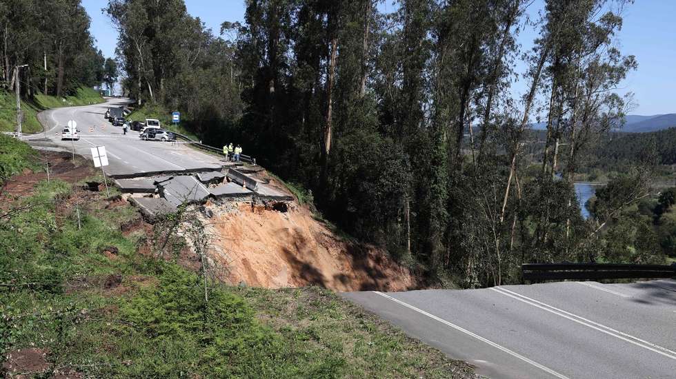 Face à dimensão do aluimento de terras, a IP diz que não é ainda possível adiantar mais informações sobre a intervenção a realizar