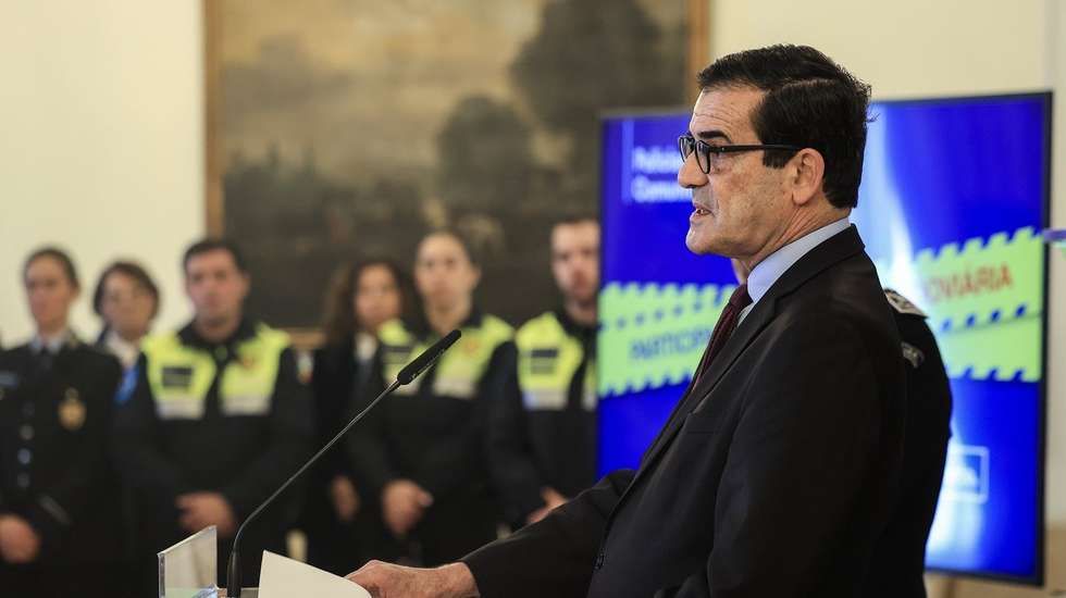 Rui Moreira diz que não vai "perder mais tempo" com o metrobus do Porto
