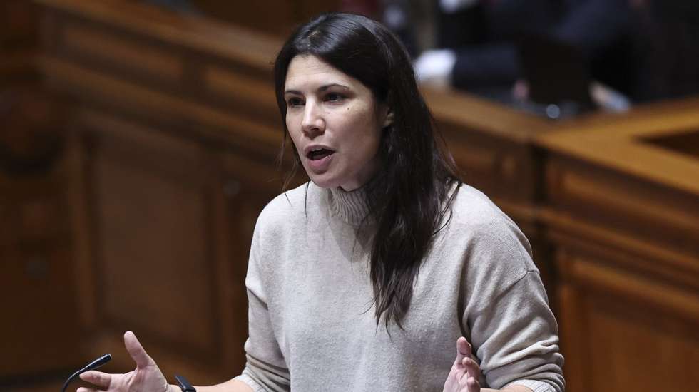 O Chega juntou-se ao debate, abordando a alegada "dualidade" de critérios na Assembleia e na política entre os partidos.