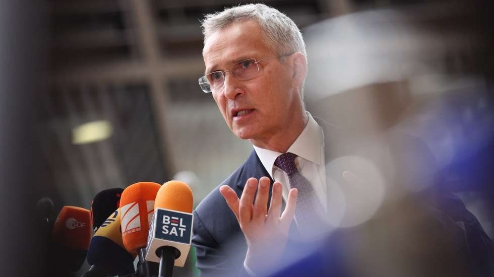 "É uma violação flagrante de várias resoluções do Conselho de Segurança das Nações Unidas", afirmou Jens Stoltenberg