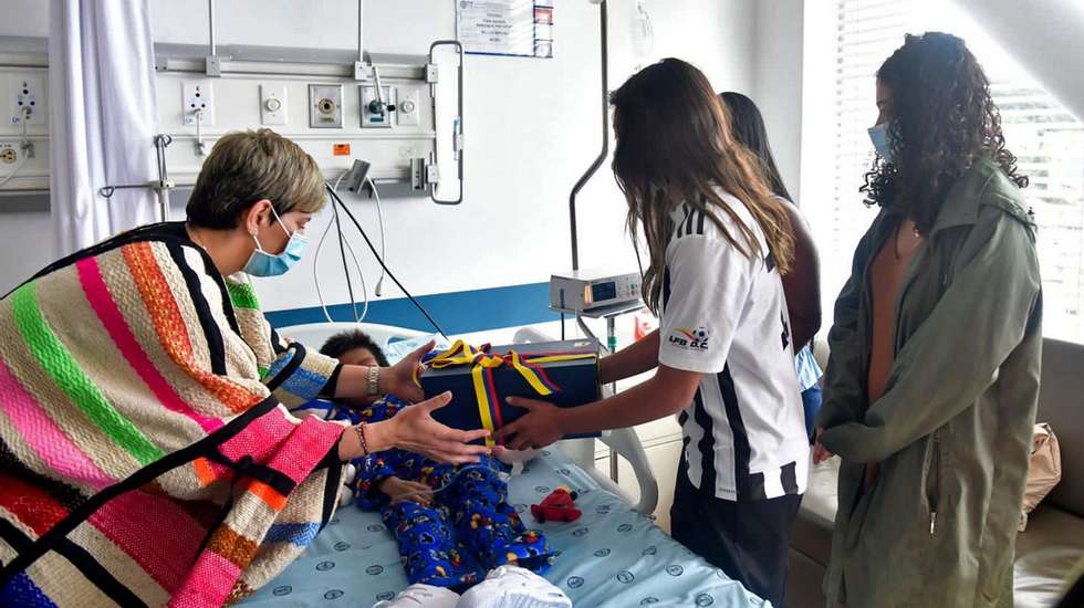 Um dos indígenas, Nicolas Ordoñez Gomes, contou em estúdio que a primeira coisa que uma das crianças lhe disse quando a pegou ao colo foi que tinha fome
