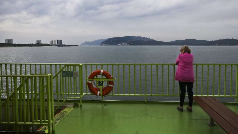 As carreiras dos ferries foram interrompidas às 7h30 de segunda-feira da semana passada, devido a uma avaria num cilindro hidráulico