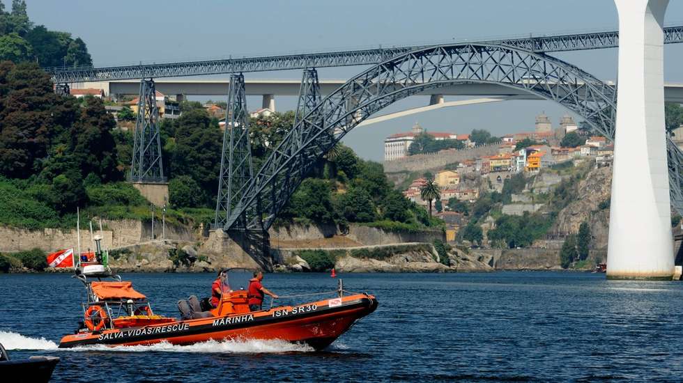 A Marinha foi chama ao local para desativar as munições