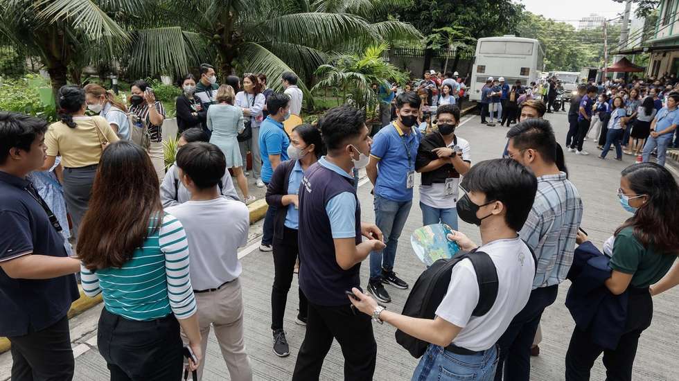 O arquipélago das Filipinas situa-se no chamado "Anel de Fogo do Pacífico", uma zona de grande atividade sísmica e vulcânica