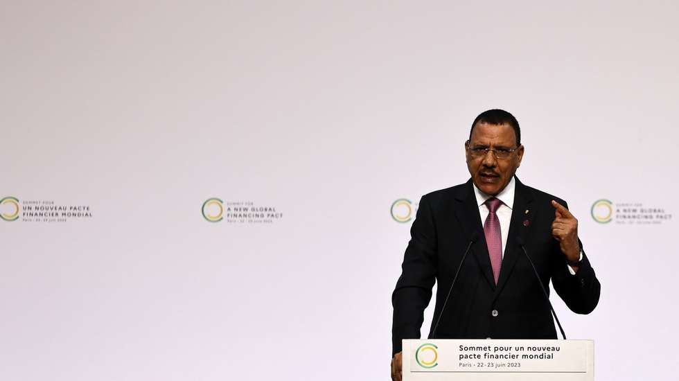 Zazia recorda que o pai foi "democraticamente eleito", "é a escolha do povo" e "deixou uma marca positiva, tanto a nível nacional como internacional"