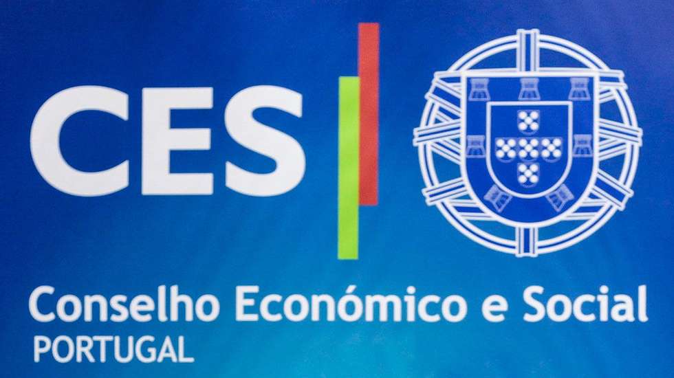 A entidade diz ainda que a Conta Geral do Estado de 2022 revela informação mais detalhada sobre a execução orçamental e "mais útil" para a análise política e desemprenho financeiro e orçamental