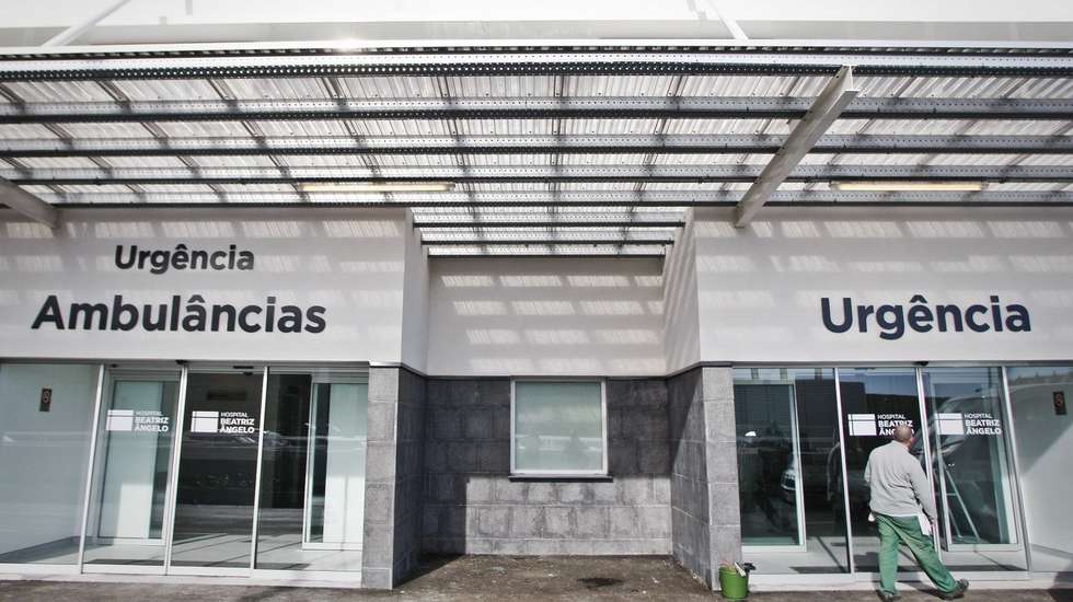 A urgência pediátrica do Hospital Amadora-Sintra vai manter-se referenciada no fim de semana, entre as 00h00 e as 08h00 e entre as 20h00 e a meia-noite, recebendo apenas casos de urgência interna ou referenciados pelo INEM ou pela linha SNS 24