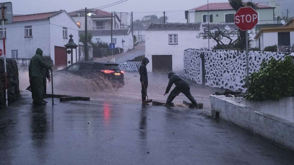 mau tempo açores