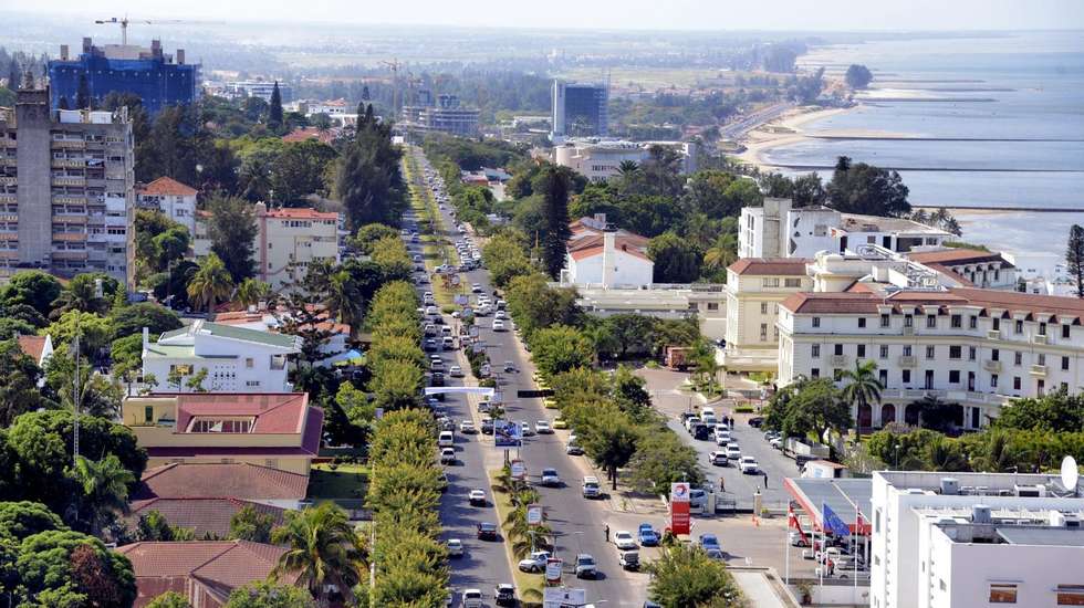 Avenida Julius Nyerere com Hotel Polana à direita e praias da Costa do Sol ao fundo, Maputo, Moçambique, 22 de maio de 2014. ANTÓNIO SILVA/LUSA