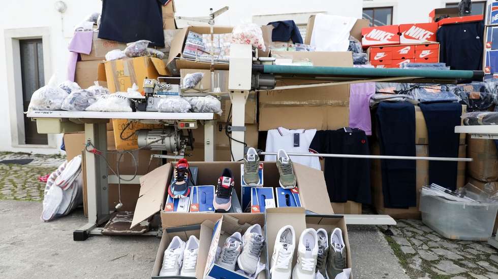Foram instaurados 50 processos-crime por contrafação, venda, circulação ou ocultação de produtos ou artigos e imitação ou uso ilegal de marcas