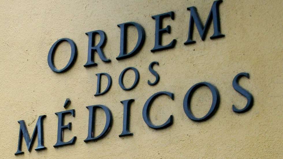 "Não iremos permitir que haja a prática do exercício da medicina em Portugal desqualificado", assegurou o bastonário
