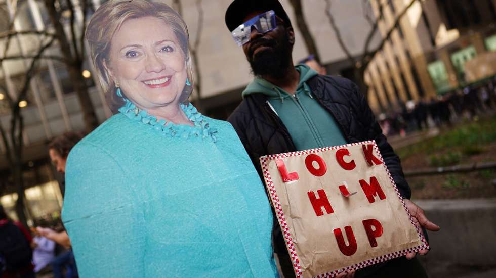 Hillary Clinton falava na abertura de um evento de três dias destinado a comemorar o 25.º aniversário do Acordo de Belfast