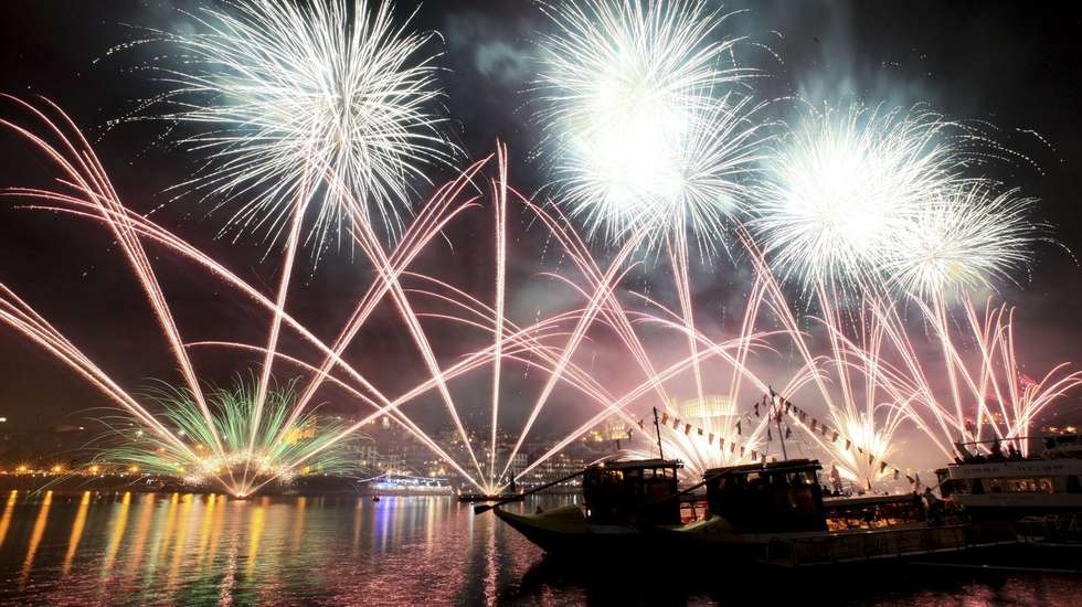 O fogo será lançado das margens do rio Douro, de barcaças e do tabuleiro superior da Ponte Luís I