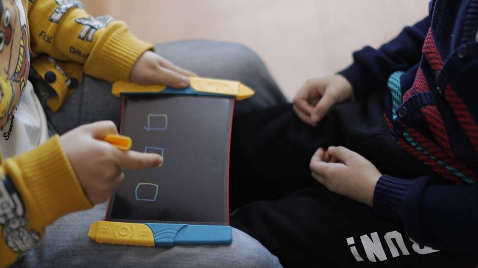 O plano integra medidas até 2030 para crianças retiradas às famílias biológicas, com prioridade às crianças dos zero aos seis anos